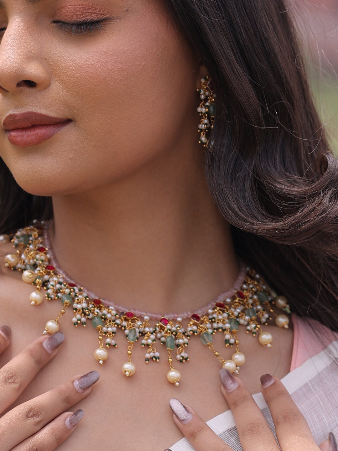Tiyara Regal Aura Necklace Set