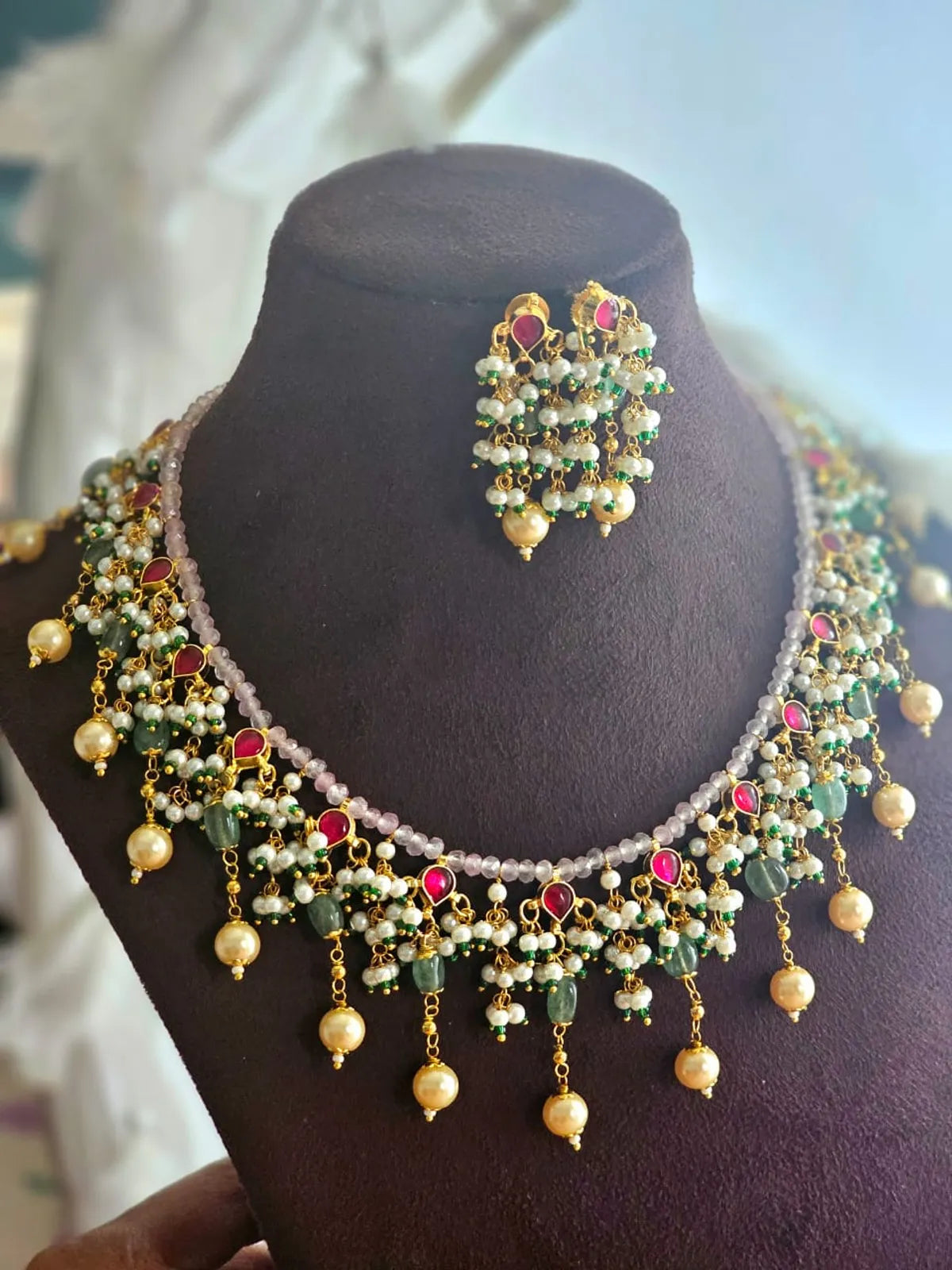 Tiyara Regal Aura Necklace Set