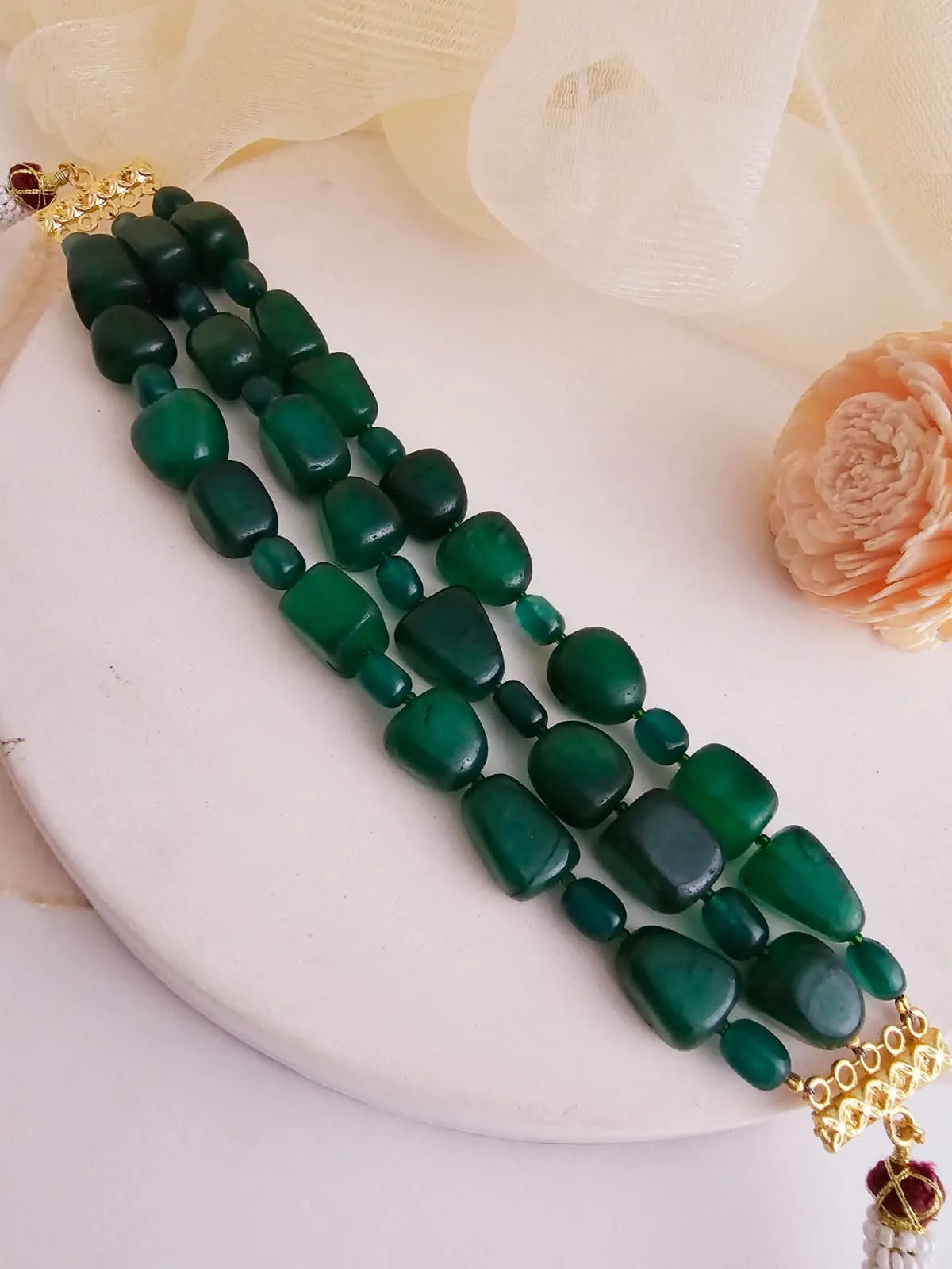 Emerald Wave Radiant Timeless Elegance Choker