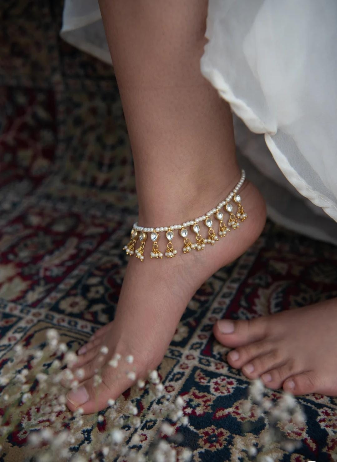 Vedika Serene Glow Elegant Pachi Kundan Anklet