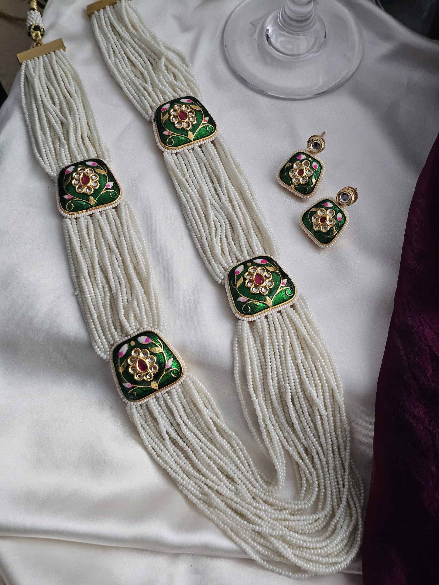 Carved Elegance Pearl Set