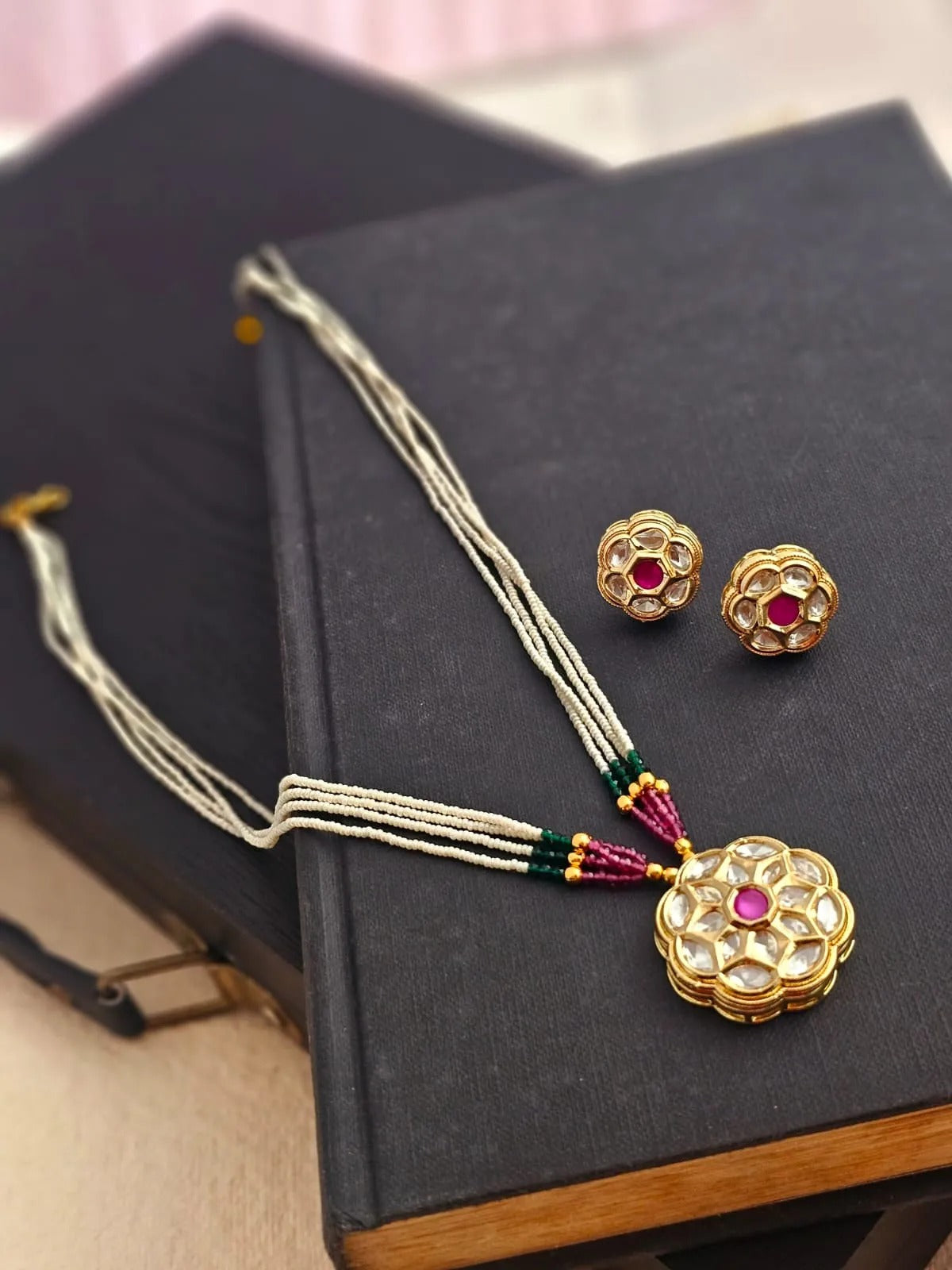 Aahana Beaded Kundan Pendant Set