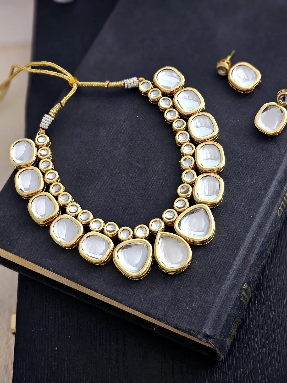 Riyana Handmade Traditional Kundan Necklace Set