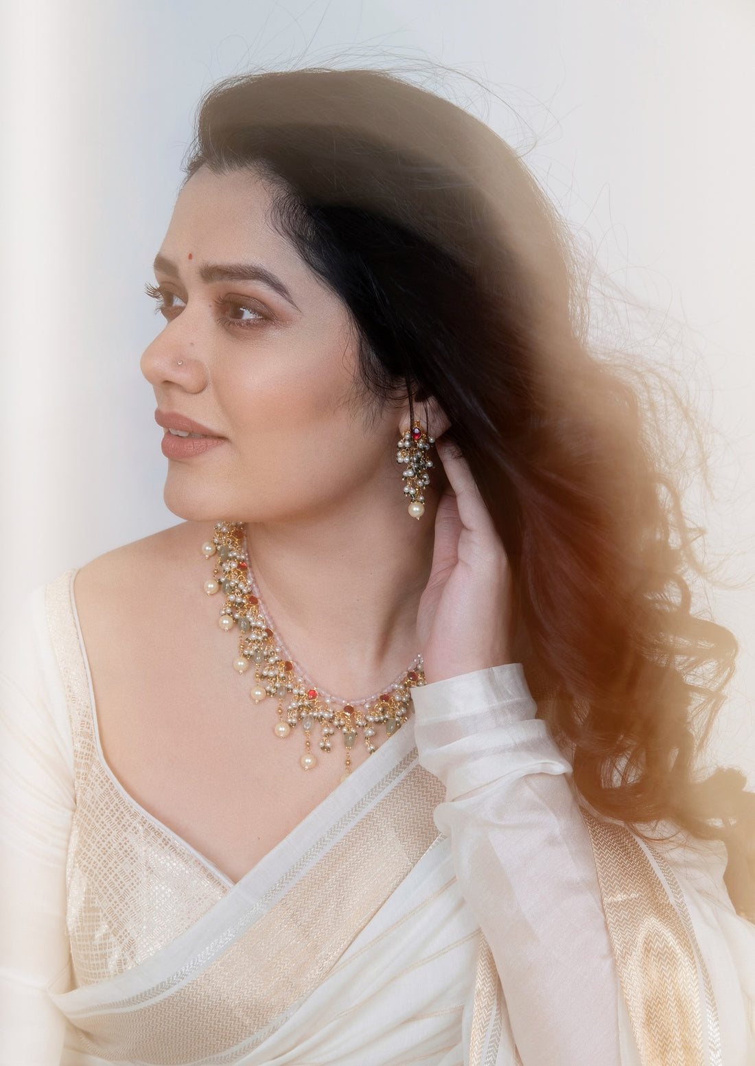 Tiyara Regal Aura Necklace Set