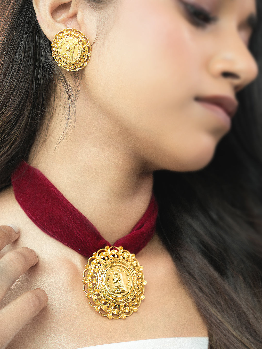 Rajwada Royal Victoria Coin Necklace Set