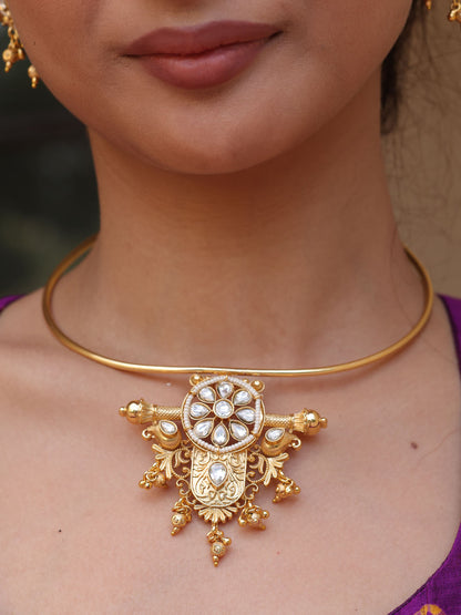 Kundan Glow Hasuli Set