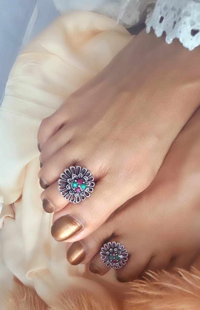 Binni' Wardrobe Hand crafted German Silver toe ring pair