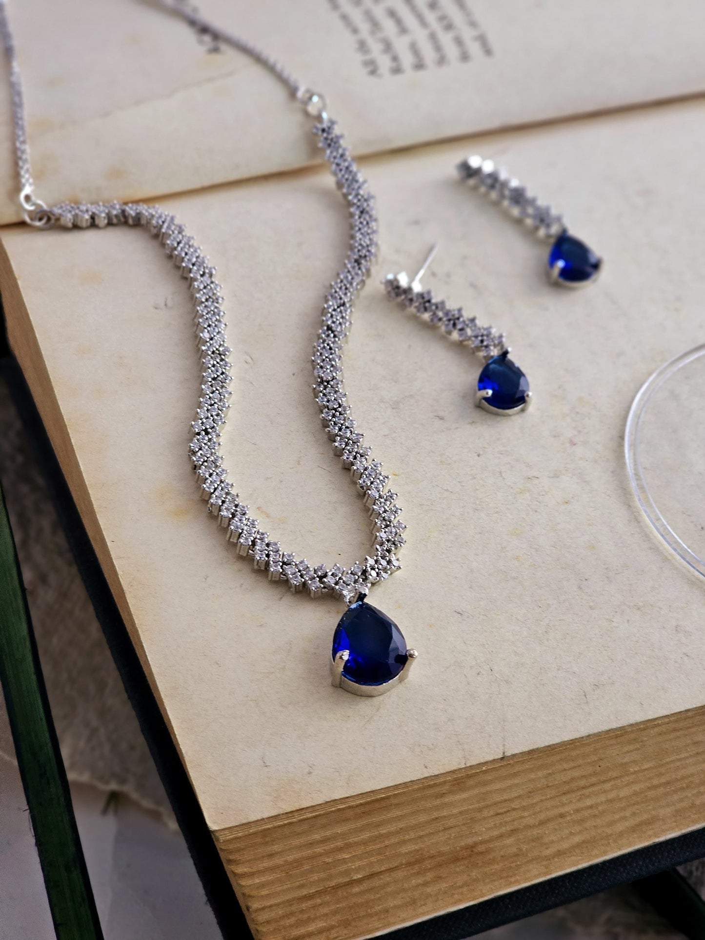 Sapphire Dream Necklace Set
