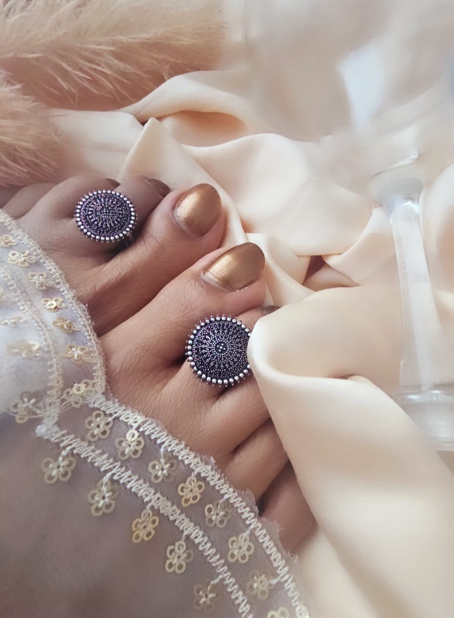 Binni' Wardrobe Hand crafted German Silver toe ring pair