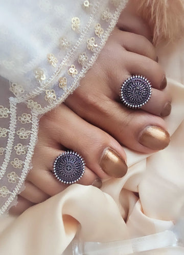 Binni' Wardrobe Hand crafted German Silver toe ring pair