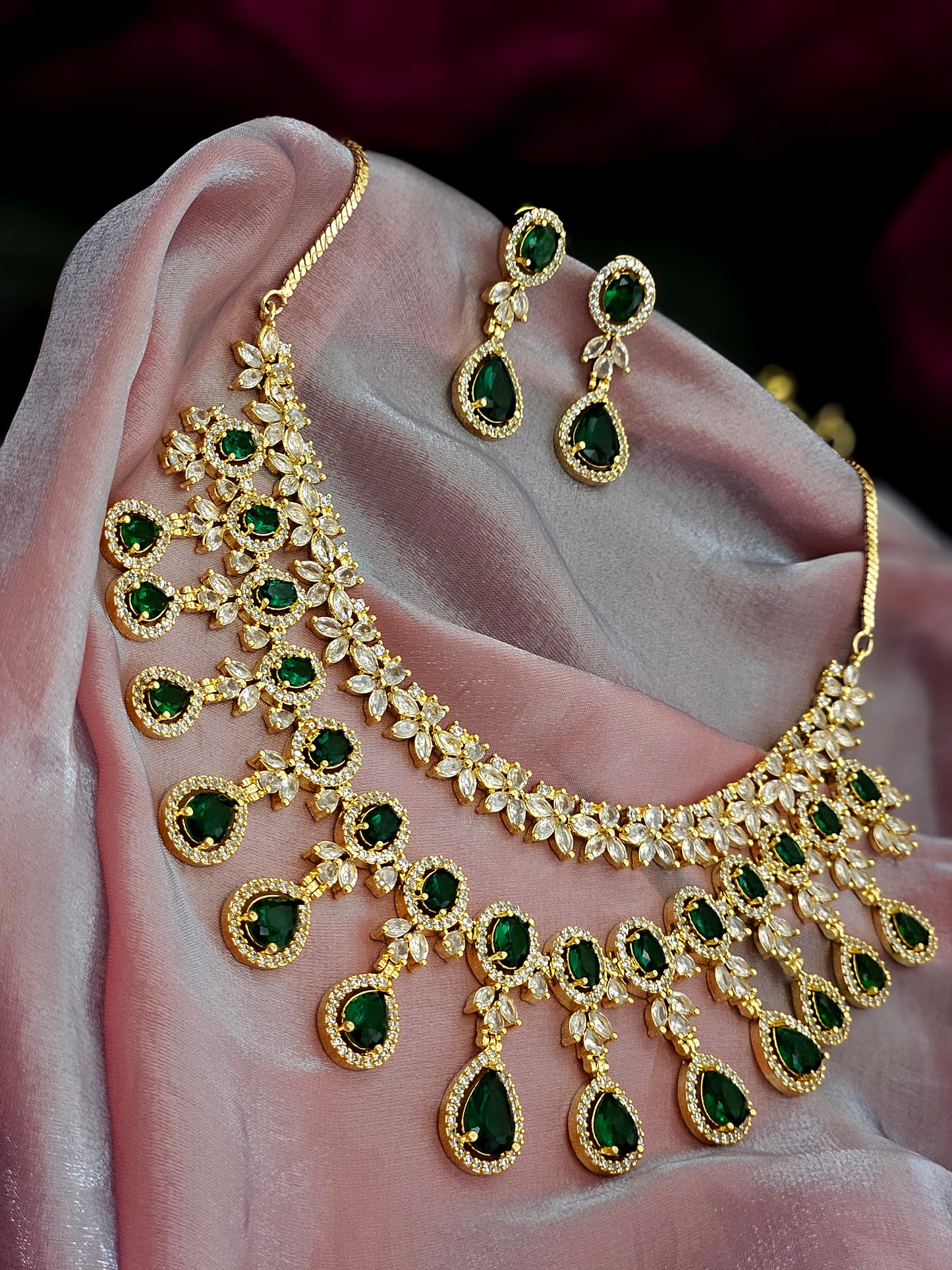 Sanaya Majestic Glow Emerald Empress Necklace Set