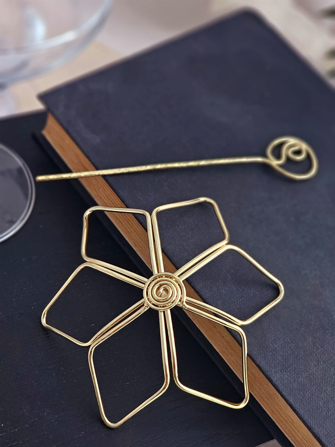 Samaira Ornate Golden Geo Hair Bun Cage