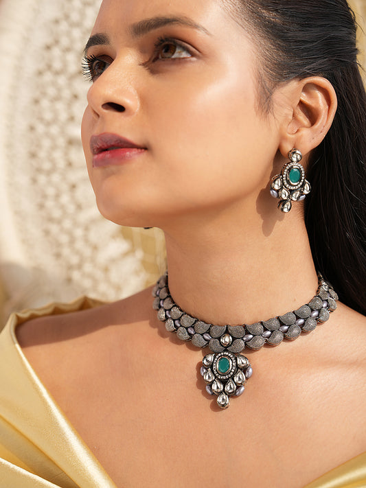 Vashti Elegant Kundan Necklace and Chandelier Earrings Set