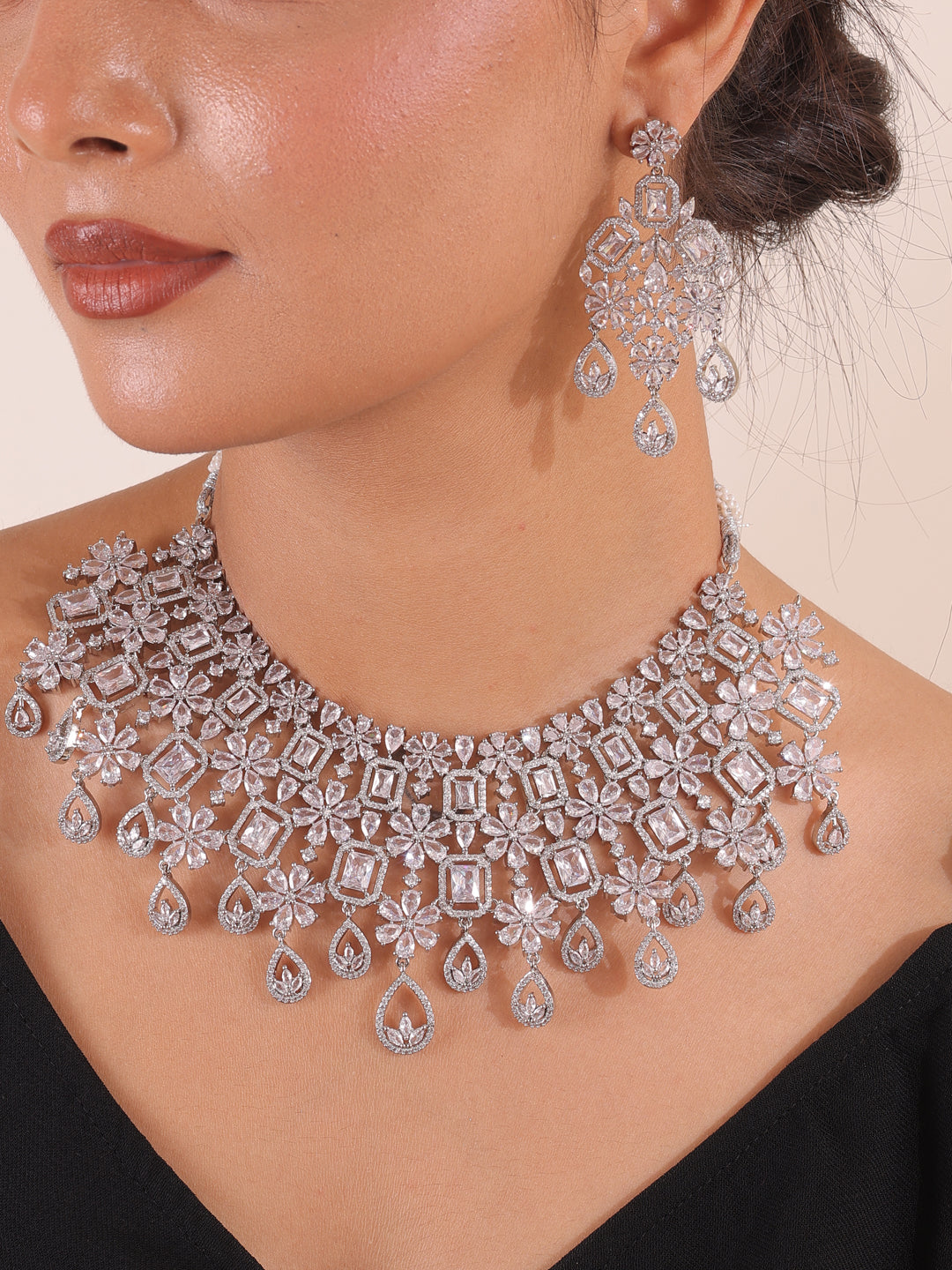 Silver Bloom AD Necklace Set