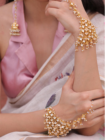 Inakshi Pachi Kundan Hathphool Bracelet