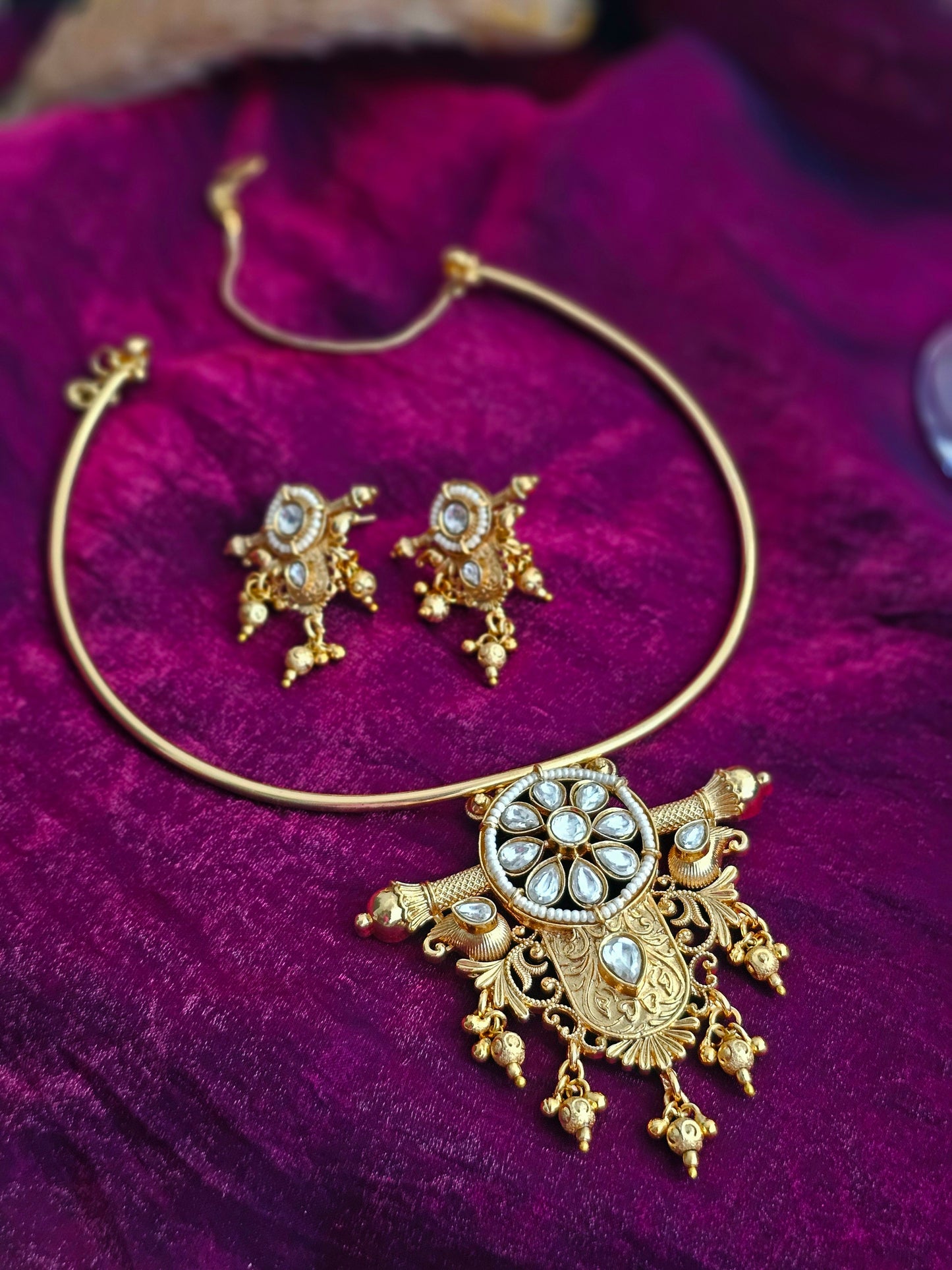 Kundan Glow Hasuli Set