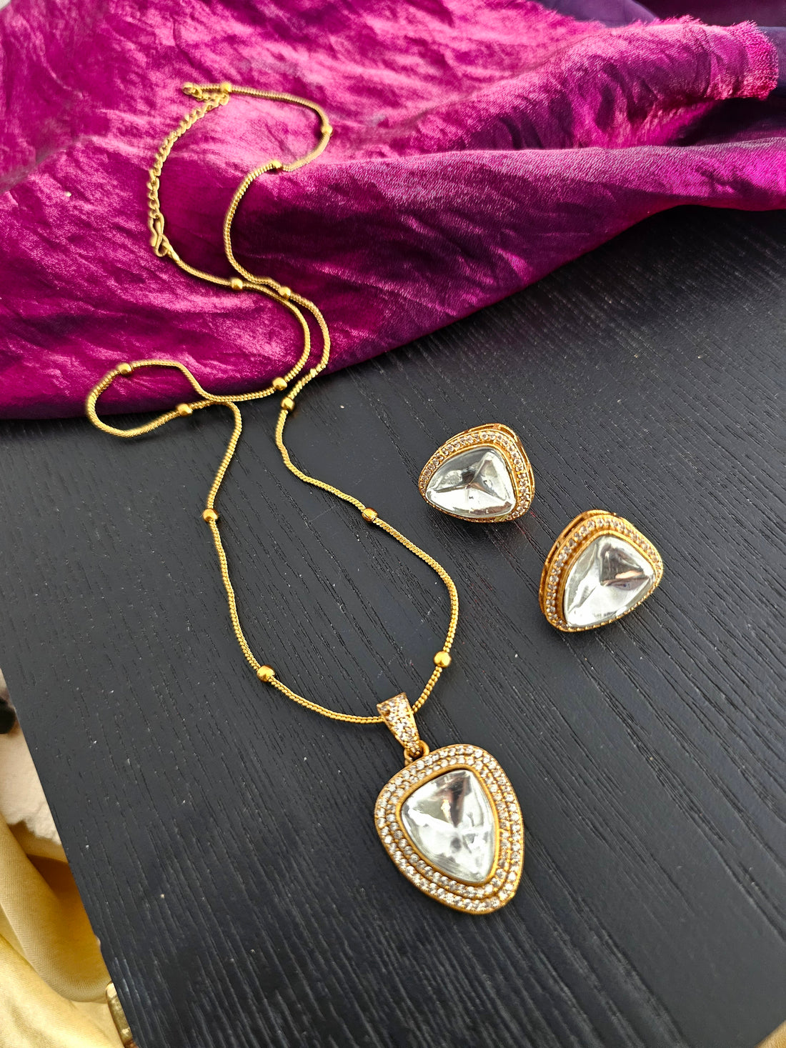 Astera Kundan Pendant Set