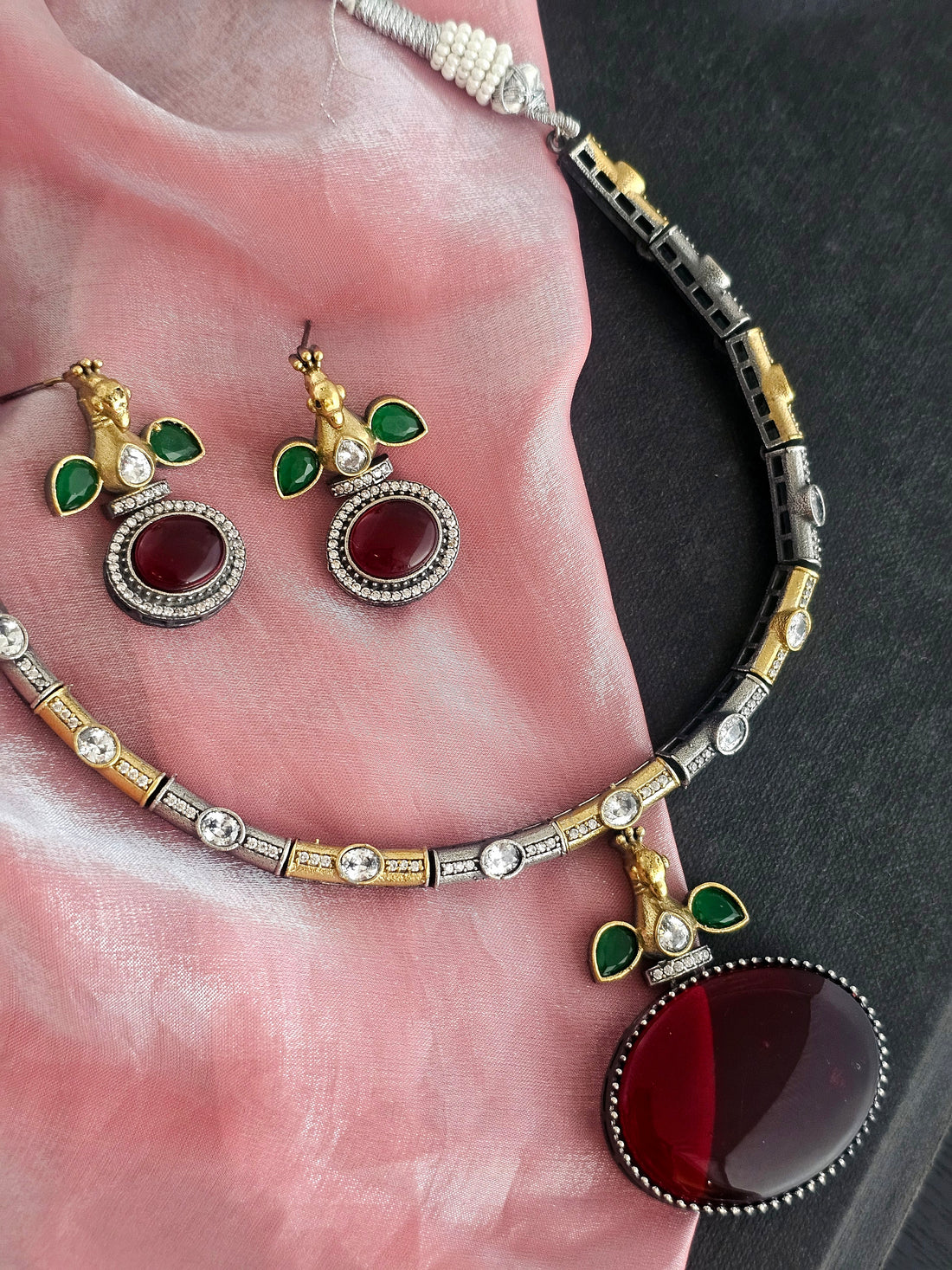 Dualora Necklace Set