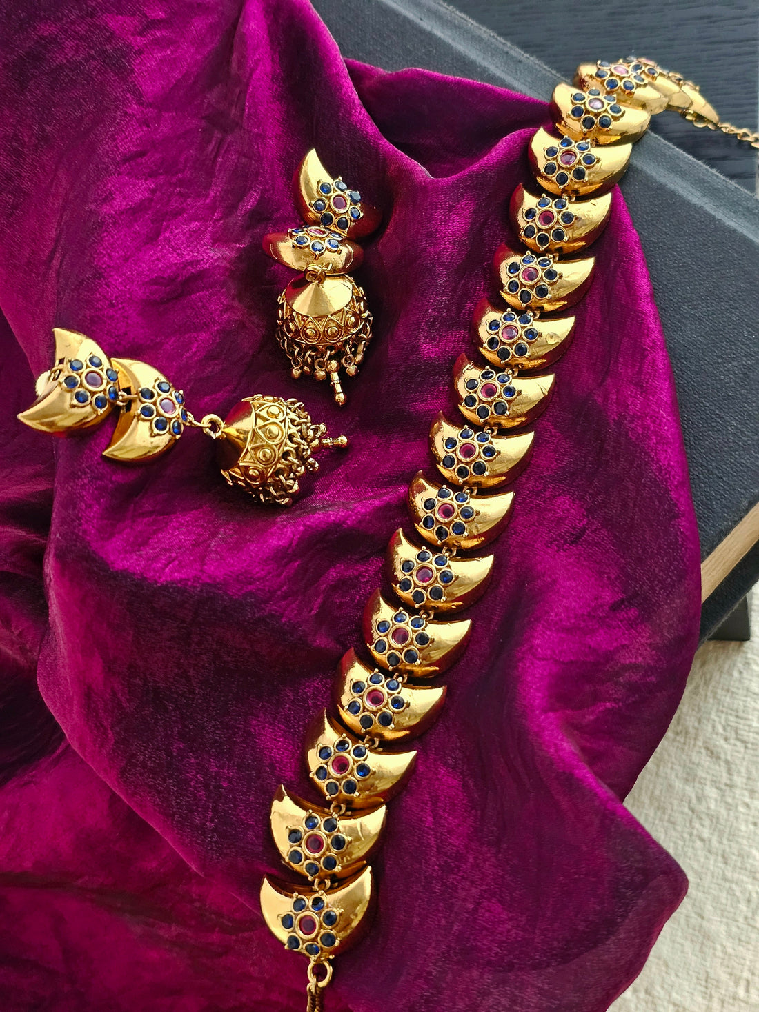 Moonara Golden Necklace Set