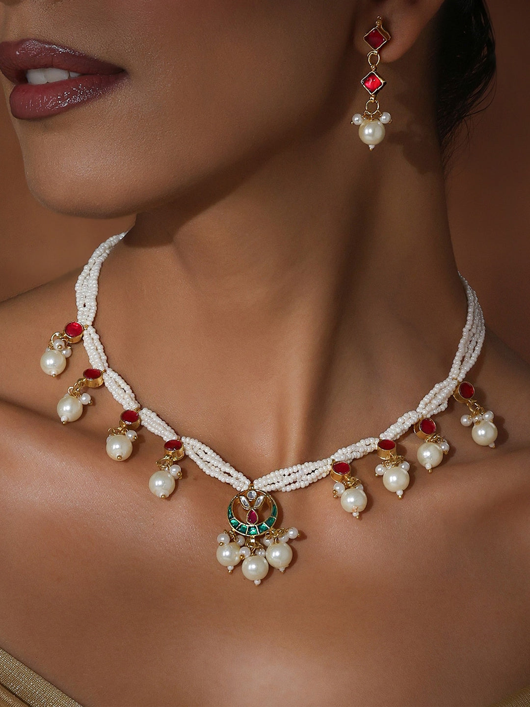 Aadhira Kundan & Pearl Set