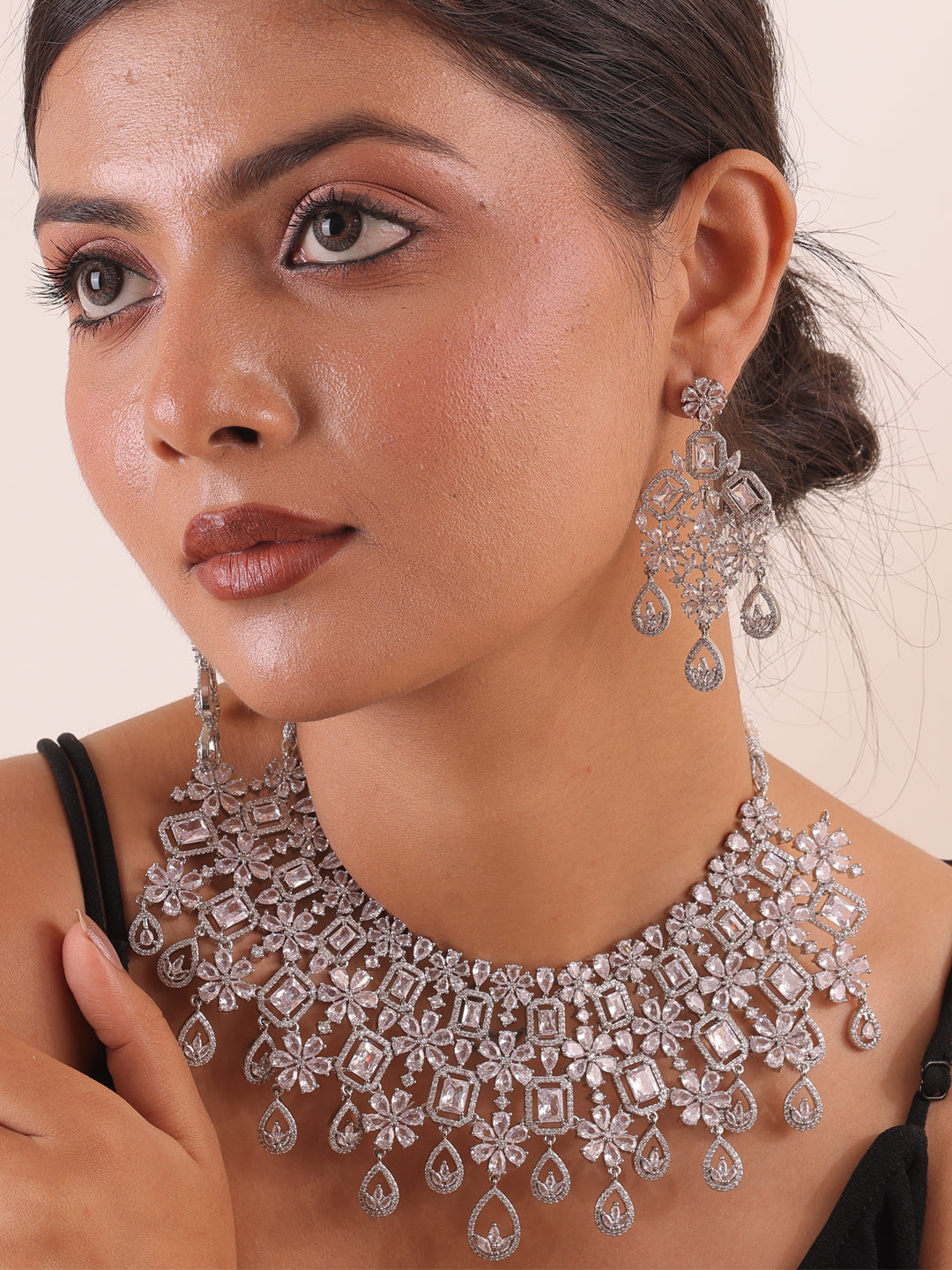 Silver Bloom AD Necklace Set