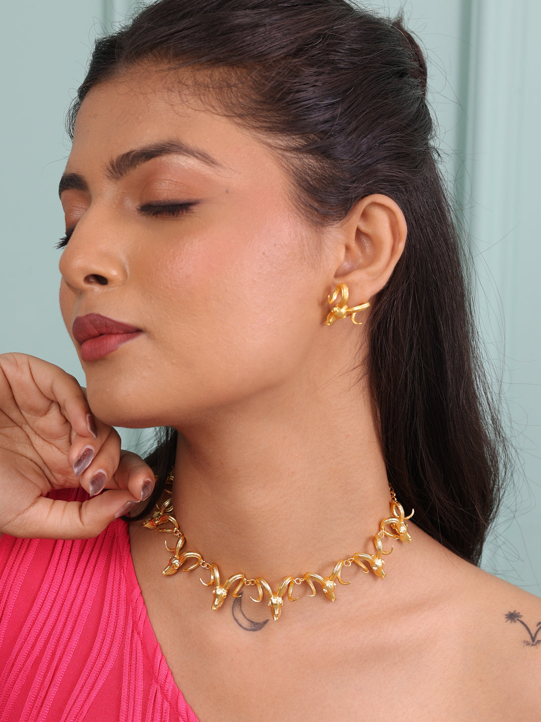 Eshani Whitetail Embrace Elegance Necklace Set