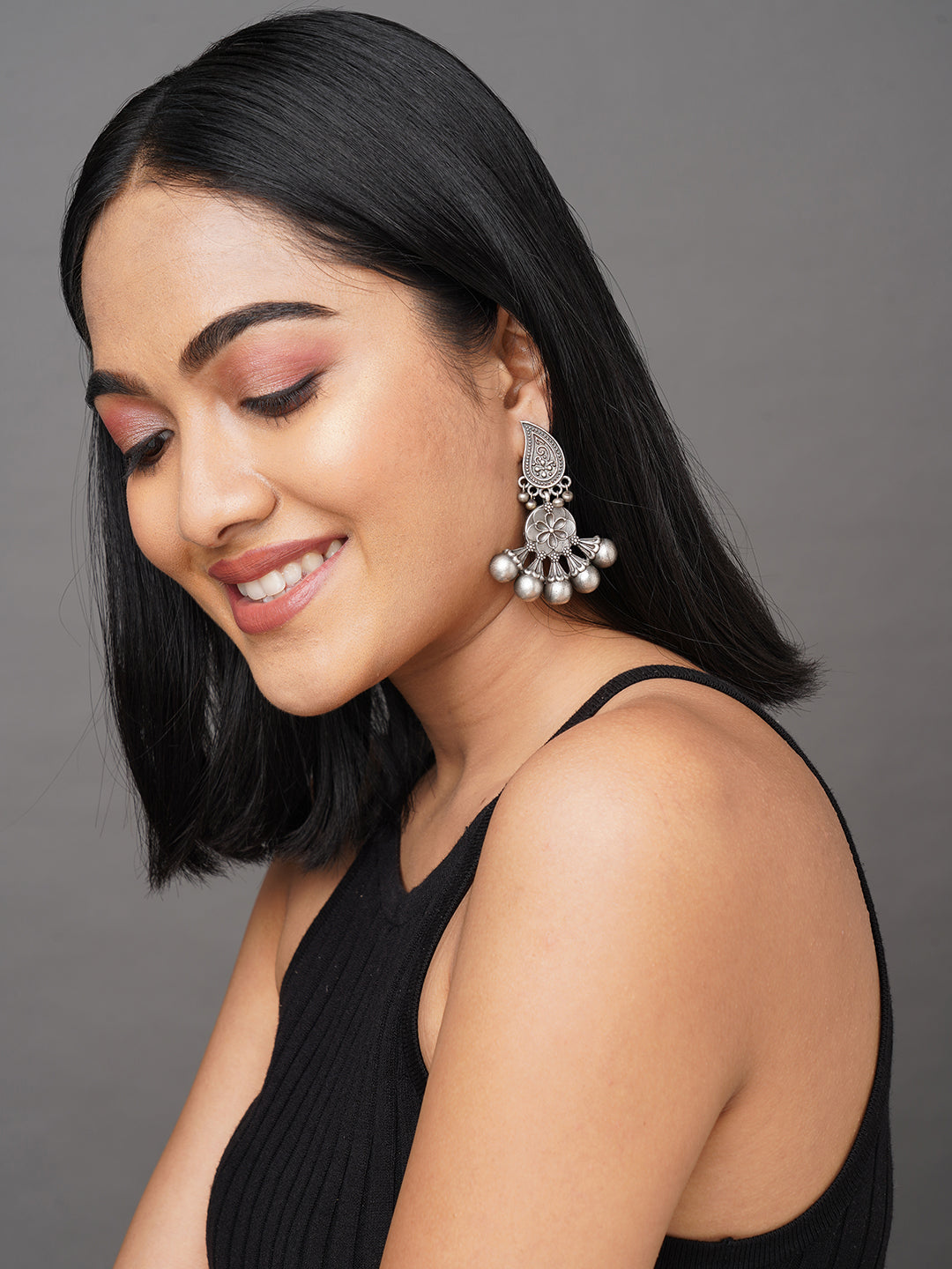 Dangling Earrings with Oxidized Finish