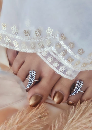 Binni' Wardrobe Hand crafted German Silver toe ring pair