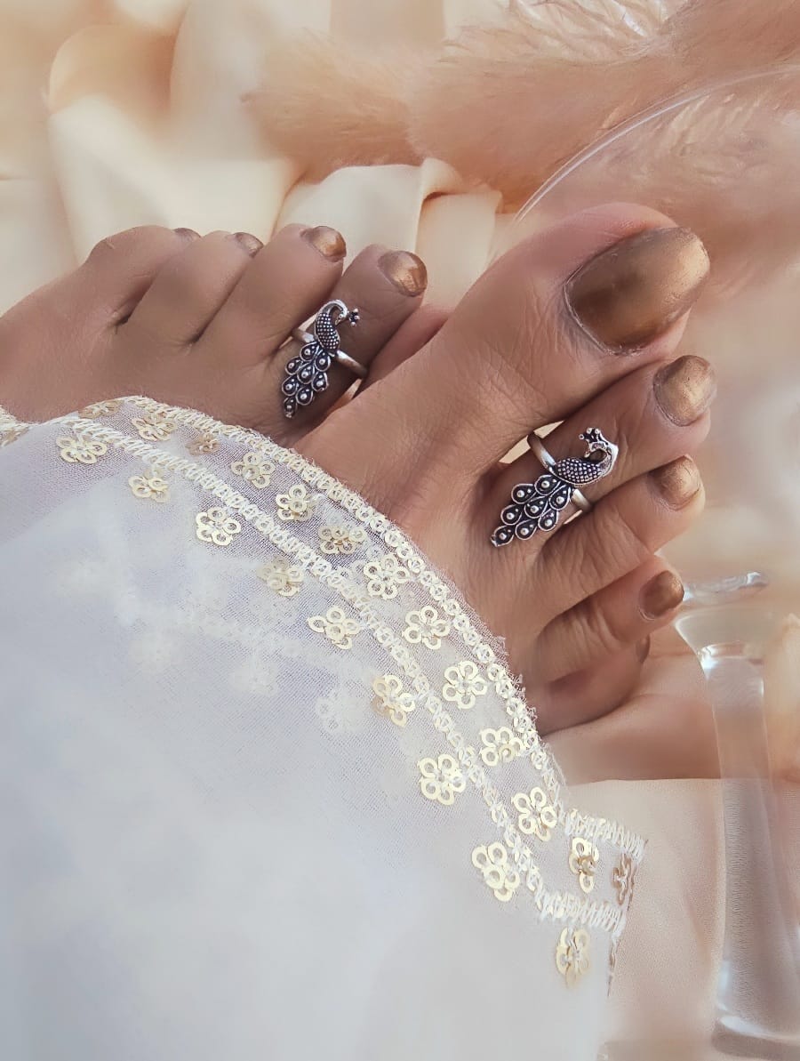 Binni' Wardrobe Hand crafted German Silver toe ring pair