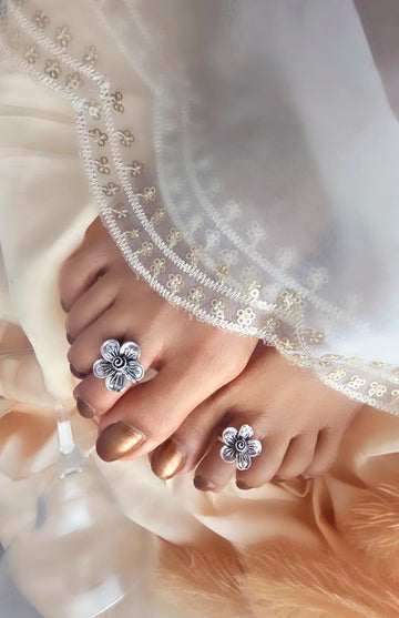 Binni' Wardrobe Hand crafted German Silver toe ring pair