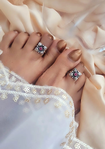 Binni' Wardrobe Hand crafted German Silver toe ring pair
