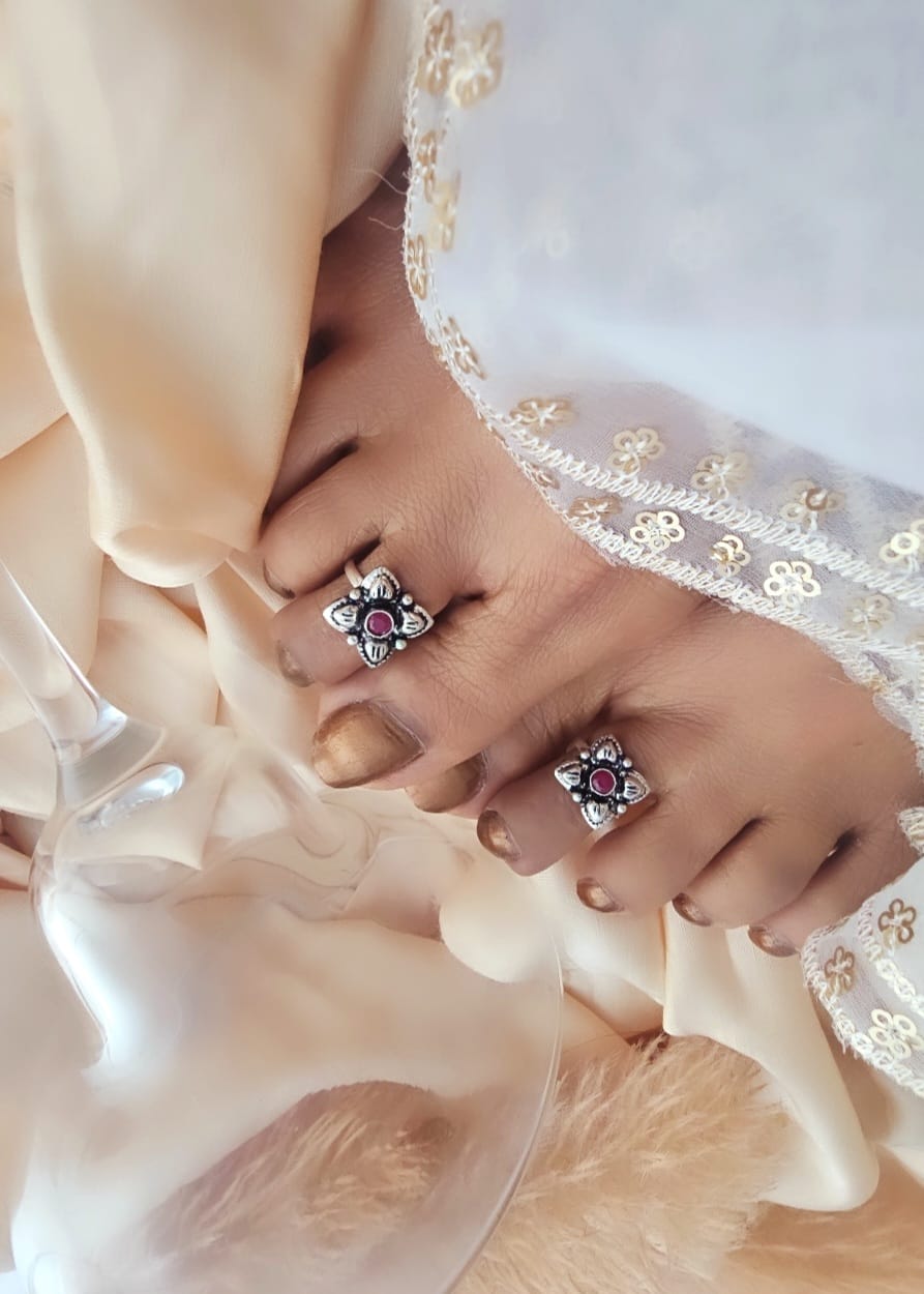 Binni' Wardrobe Hand crafted German Silver toe ring pair
