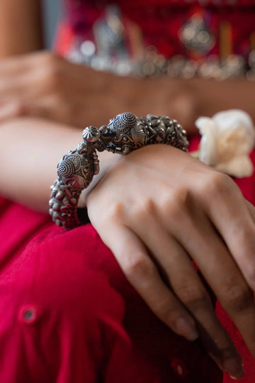 Anaya Vintage Grace Antique Silver Brass Bangles