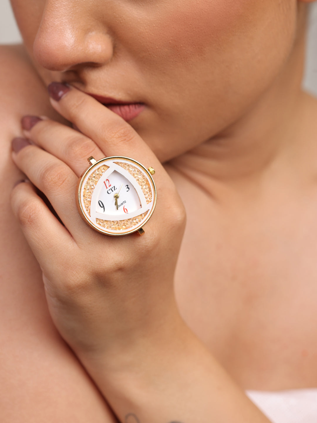 Vintage Charm Brass Circle Finger Watch