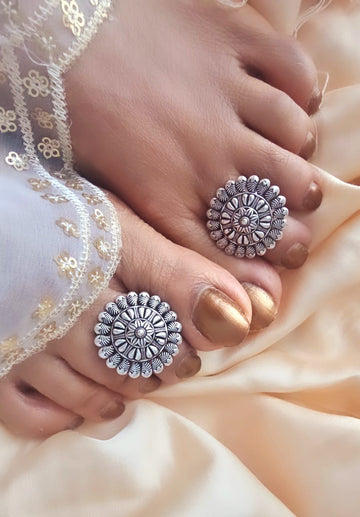 Binni' Wardrobe Hand crafted German Silver toe ring pair
