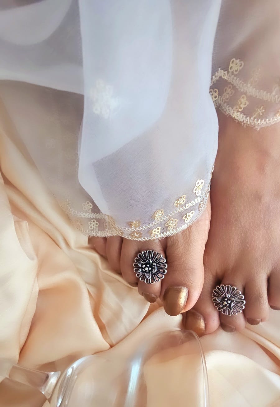 Binni' Wardrobe Hand crafted German Silver toe ring pair