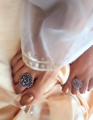 Binni' Wardrobe Hand crafted German Silver toe ring pair