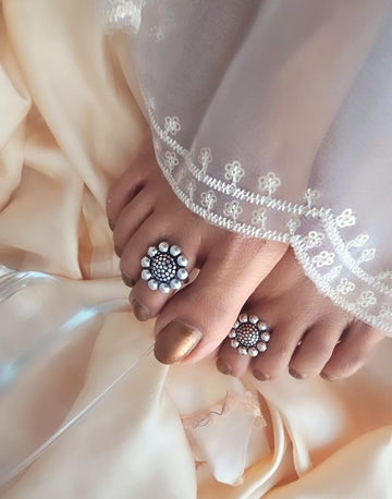 Binni' Wardrobe Hand crafted German Silver toe ring pair