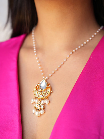 Kaira Ethereal Pearl & Kundan Necklace