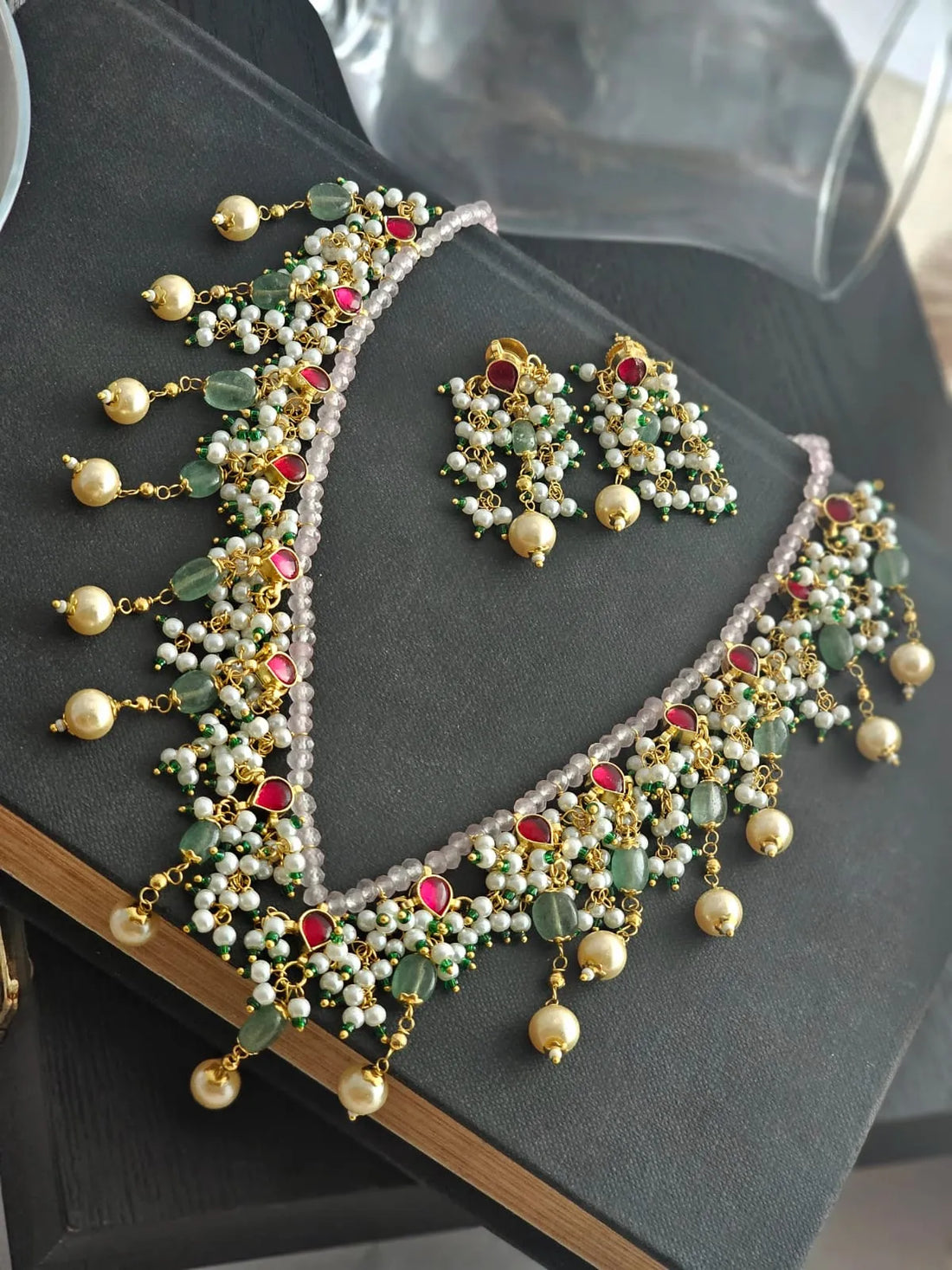 Tiyara Regal Aura Necklace Set