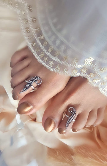 Binni' Wardrobe Hand crafted German Silver toe ring pair