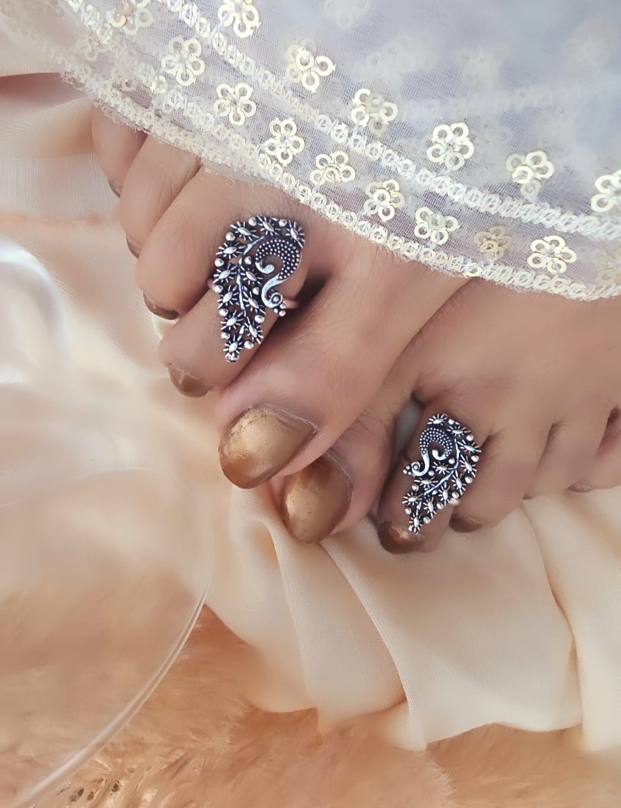 Binni' Wardrobe Hand crafted German Silver toe ring pair