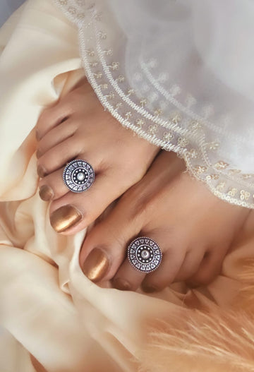 Binni' Wardrobe Hand crafted German Silver toe ring pair