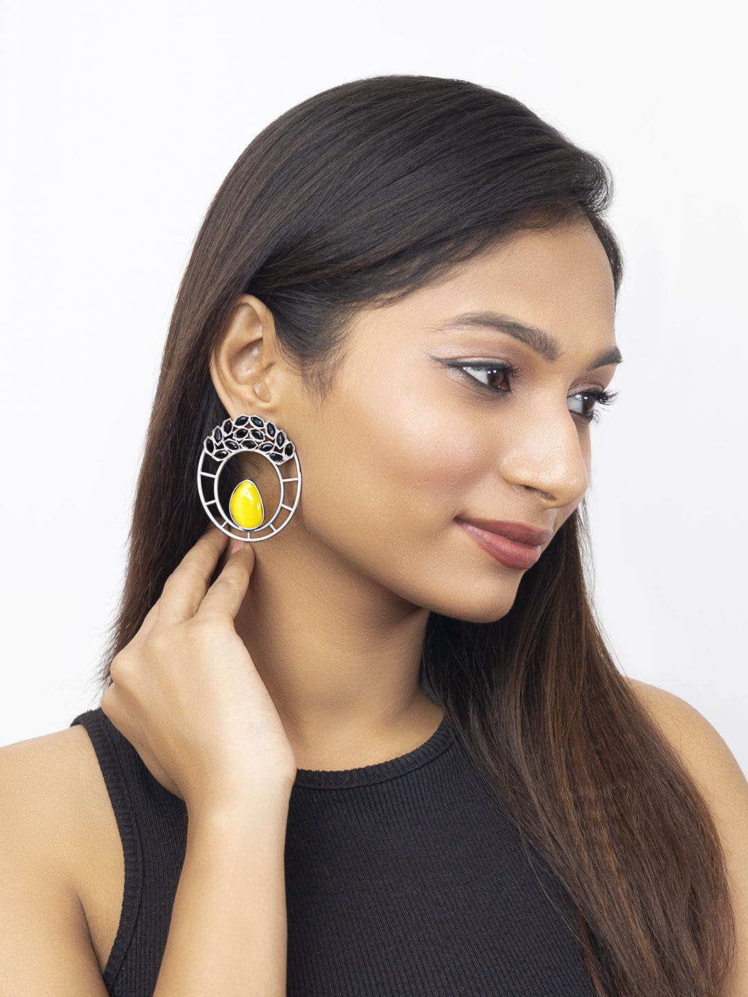 Yellow stone round shaped earrings