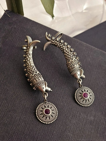 Meenadarshini Ethnic Silver-Plated Inverted Fish Earcuff
