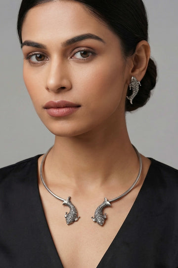 Koi Hasuli Open Choker Necklace Set with Ornate Fish Pendants
