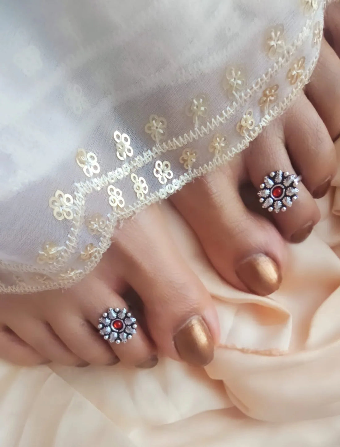 Sharvani Lustre Lily Enchanted Charm Toe Ring