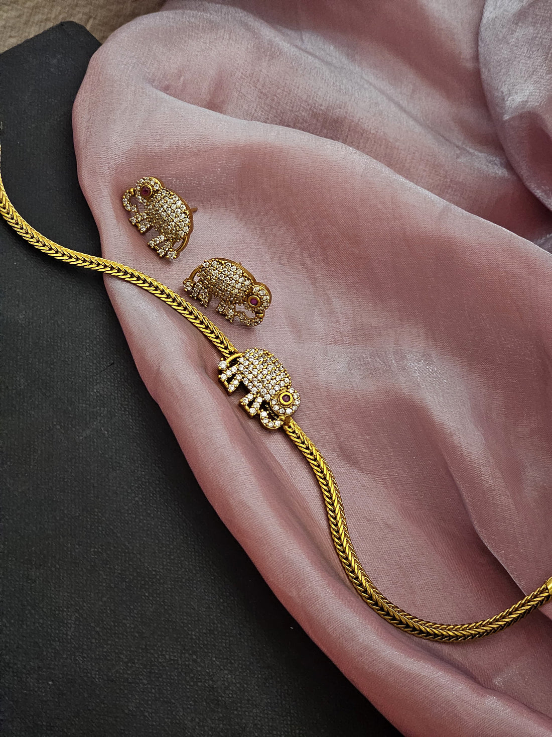 Trunk Treasure AD Necklace Set