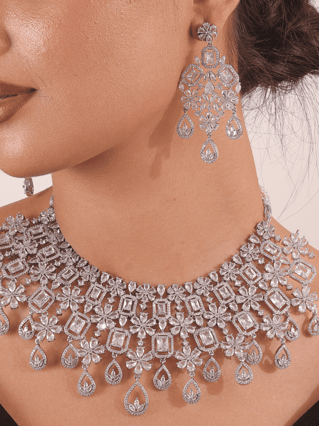 Silver Bloom AD Necklace Set