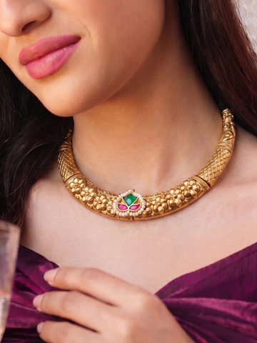 Golden Kundan Hasuli Necklace Set